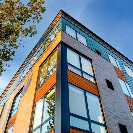 Sleepover Studio Apartments Дес Мойнс Екстериор снимка