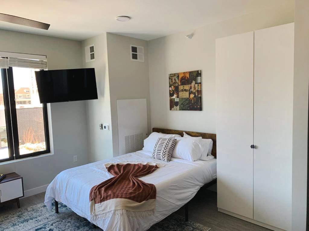 Sleepover Studio Apartments Дес Мойнс Екстериор снимка