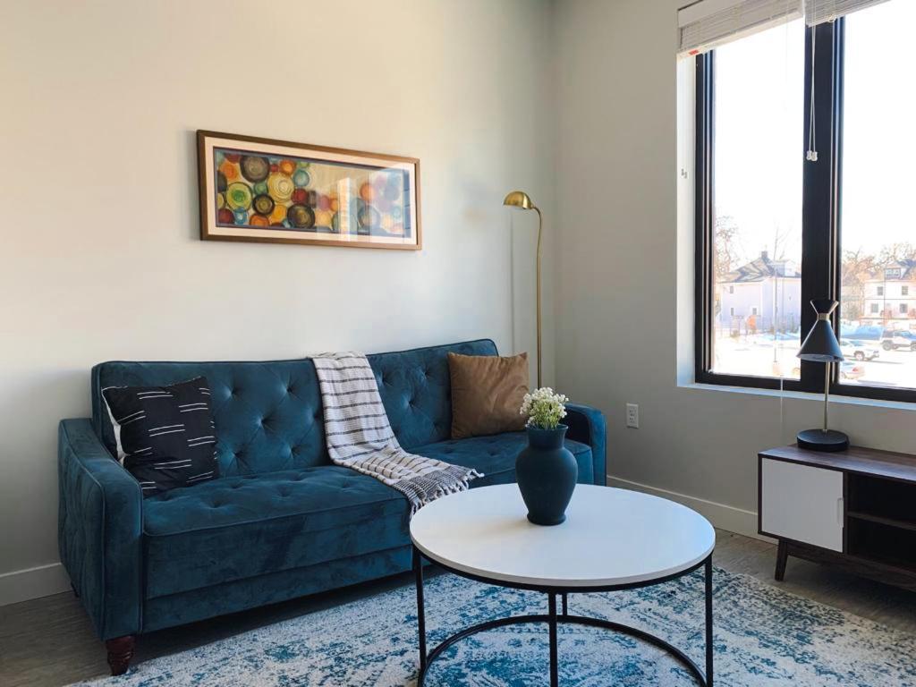 Sleepover Studio Apartments Дес Мойнс Екстериор снимка