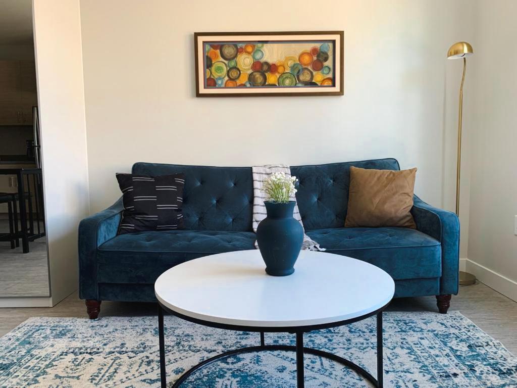 Sleepover Studio Apartments Дес Мойнс Екстериор снимка