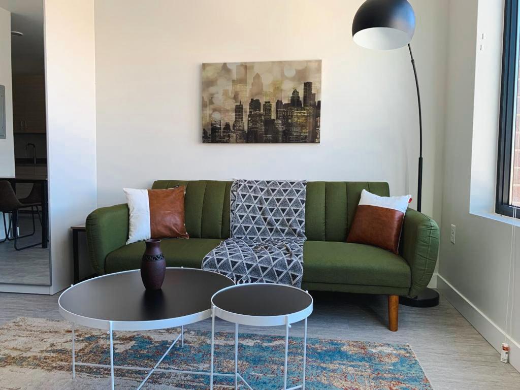Sleepover Studio Apartments Дес Мойнс Екстериор снимка