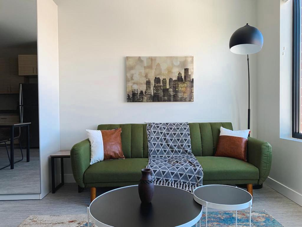 Sleepover Studio Apartments Дес Мойнс Екстериор снимка