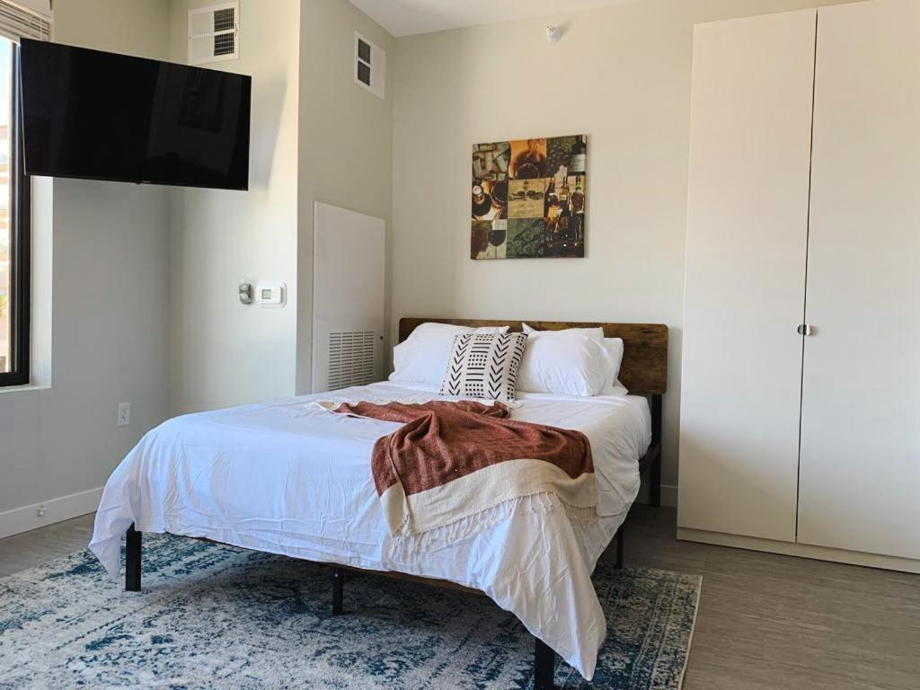 Sleepover Studio Apartments Дес Мойнс Екстериор снимка