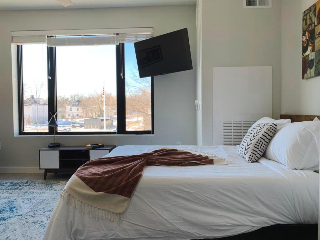 Sleepover Studio Apartments Дес Мойнс Екстериор снимка