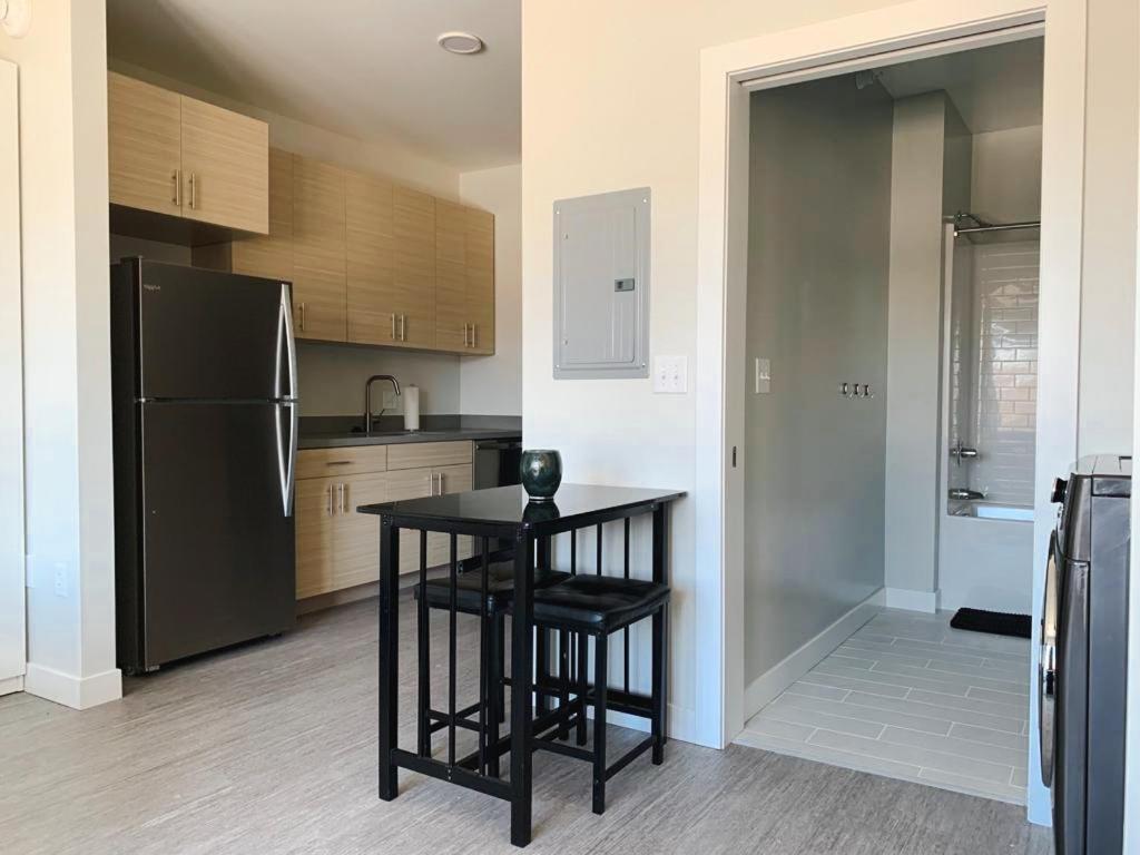 Sleepover Studio Apartments Дес Мойнс Екстериор снимка