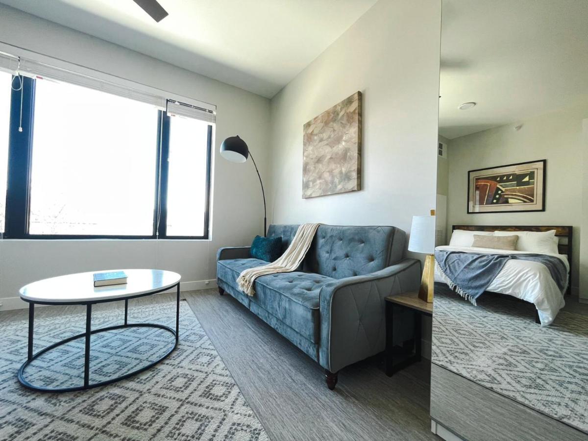 Sleepover Studio Apartments Дес Мойнс Екстериор снимка