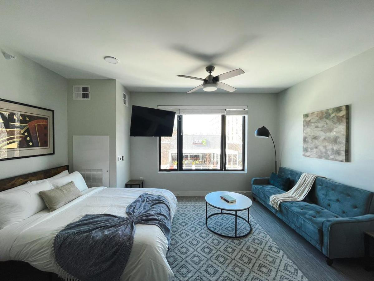 Sleepover Studio Apartments Дес Мойнс Екстериор снимка