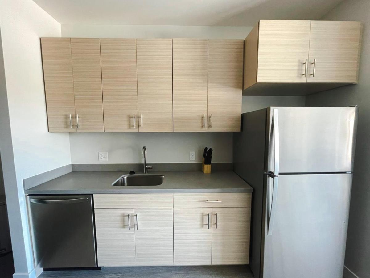 Sleepover Studio Apartments Дес Мойнс Екстериор снимка