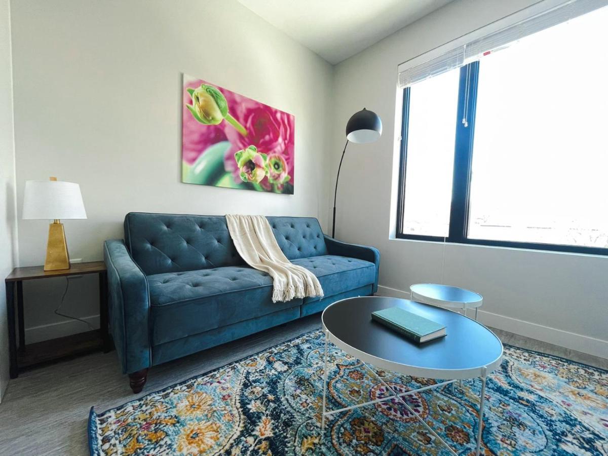 Sleepover Studio Apartments Дес Мойнс Екстериор снимка