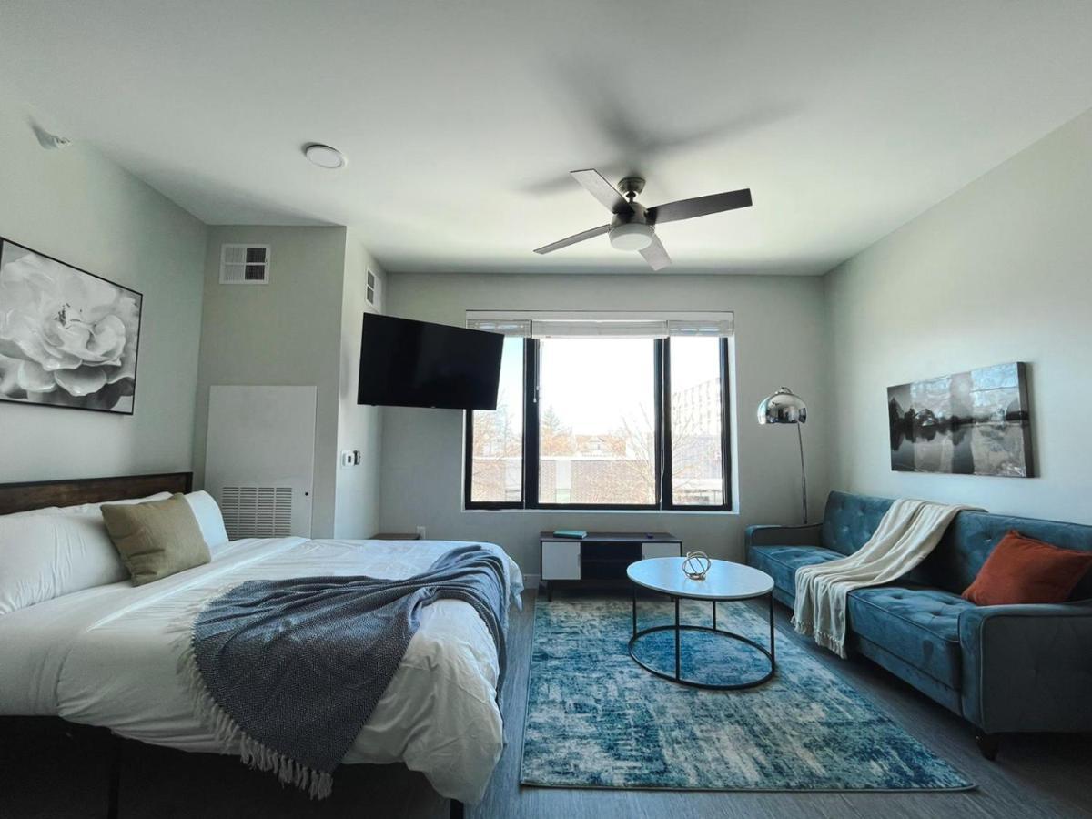 Sleepover Studio Apartments Дес Мойнс Екстериор снимка