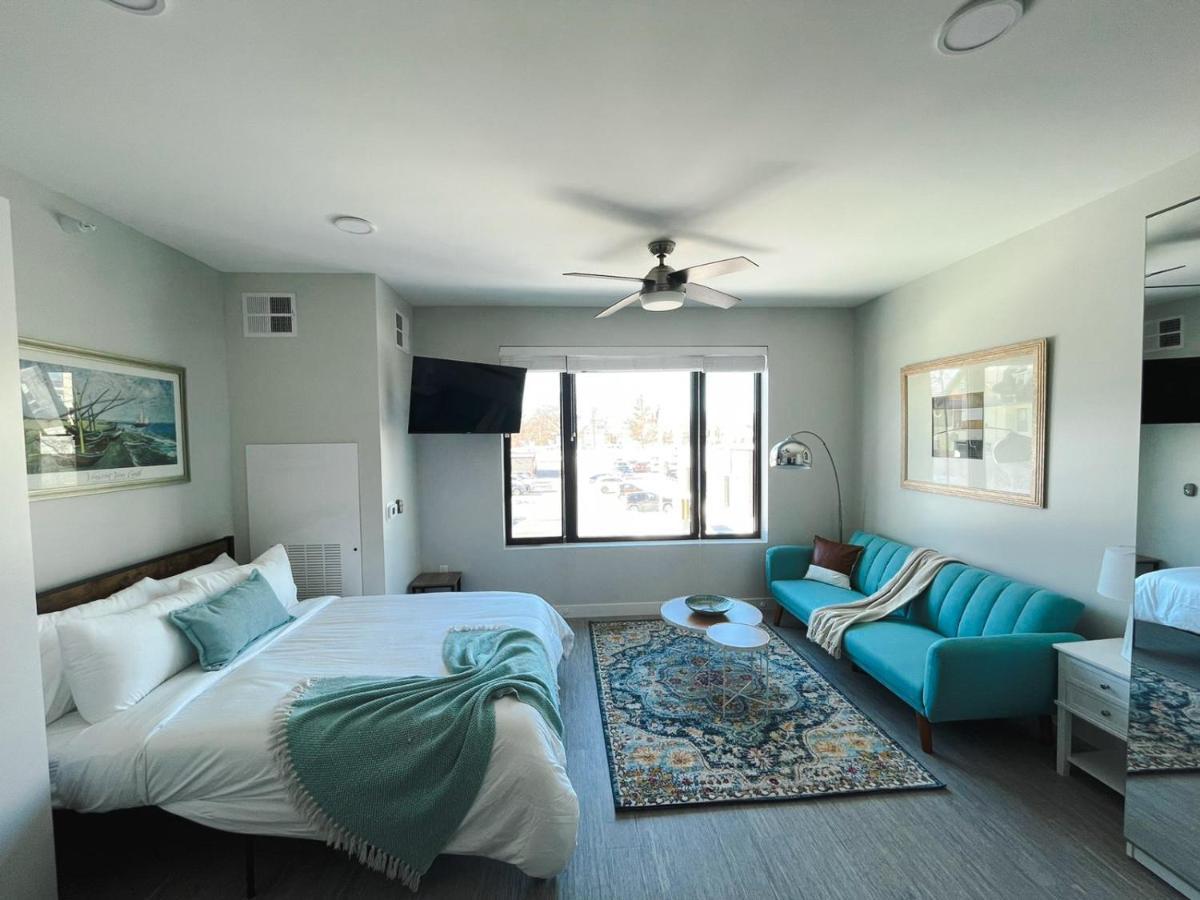 Sleepover Studio Apartments Дес Мойнс Екстериор снимка