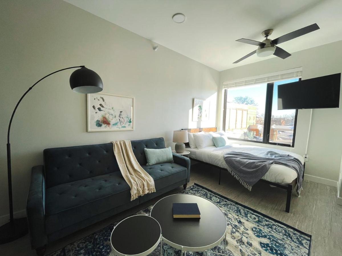 Sleepover Studio Apartments Дес Мойнс Екстериор снимка