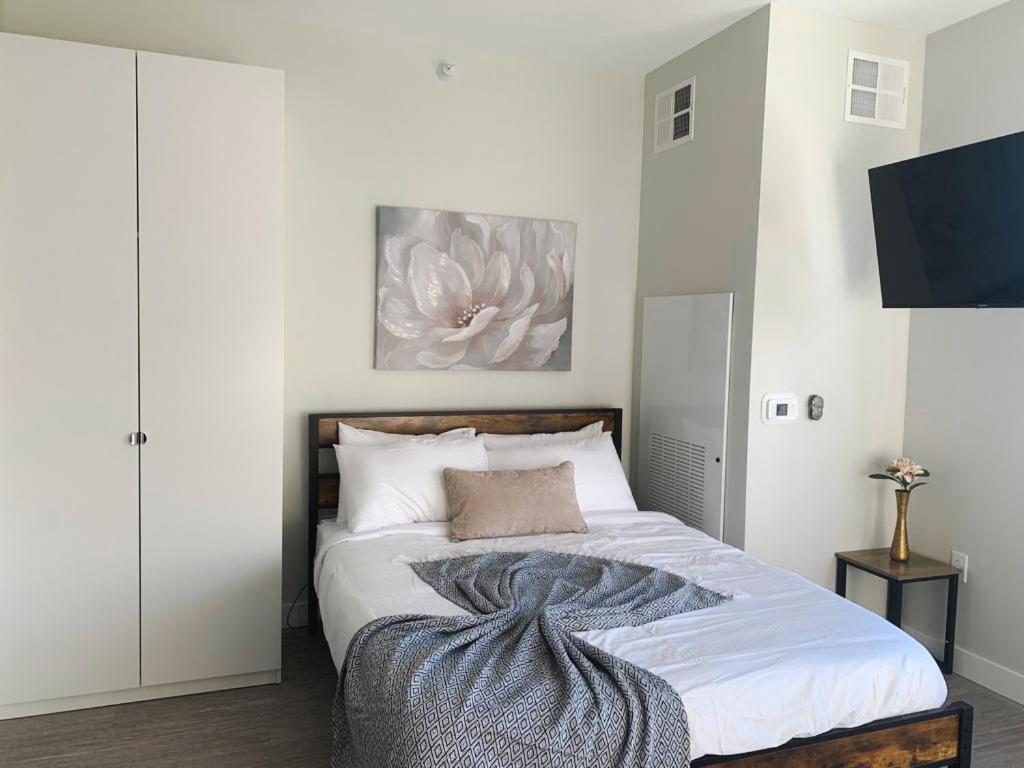 Sleepover Studio Apartments Дес Мойнс Екстериор снимка