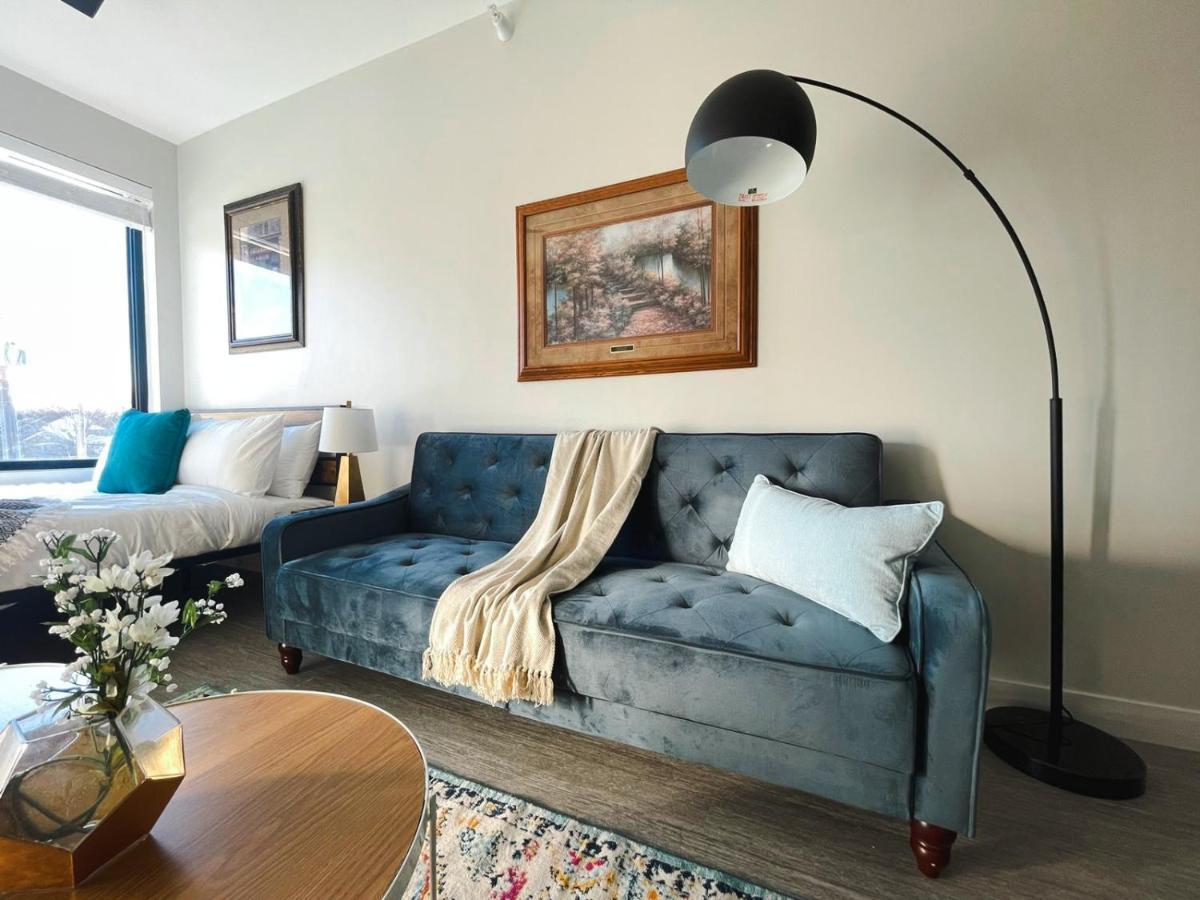 Sleepover Studio Apartments Дес Мойнс Екстериор снимка