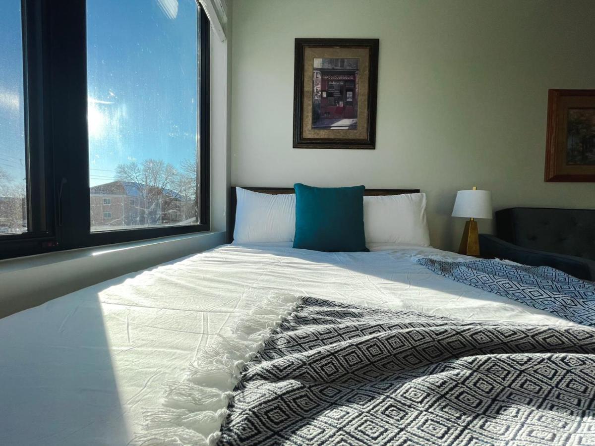 Sleepover Studio Apartments Дес Мойнс Екстериор снимка