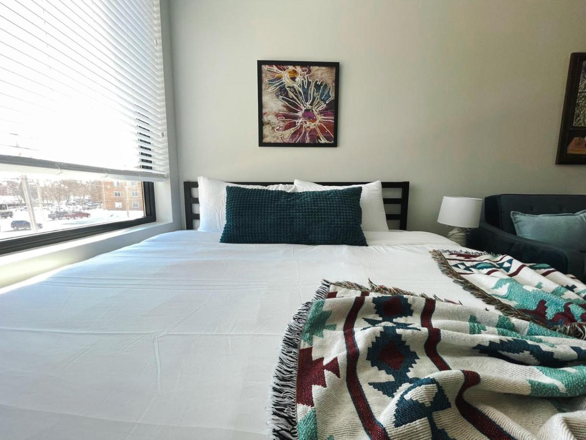 Sleepover Studio Apartments Дес Мойнс Екстериор снимка