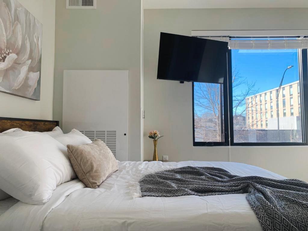 Sleepover Studio Apartments Дес Мойнс Екстериор снимка