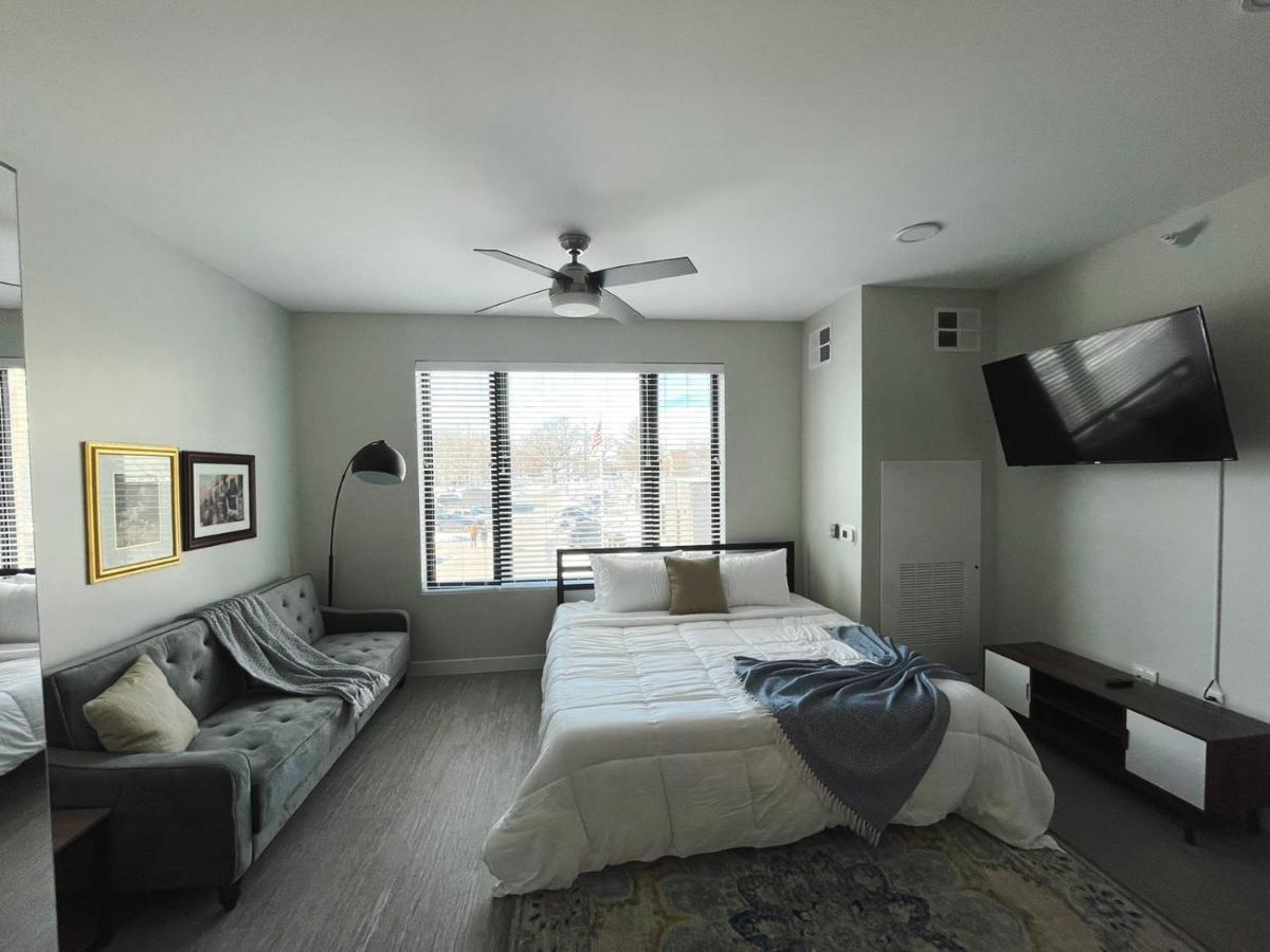 Sleepover Studio Apartments Дес Мойнс Екстериор снимка