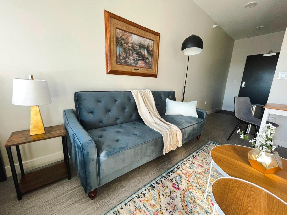 Sleepover Studio Apartments Дес Мойнс Екстериор снимка