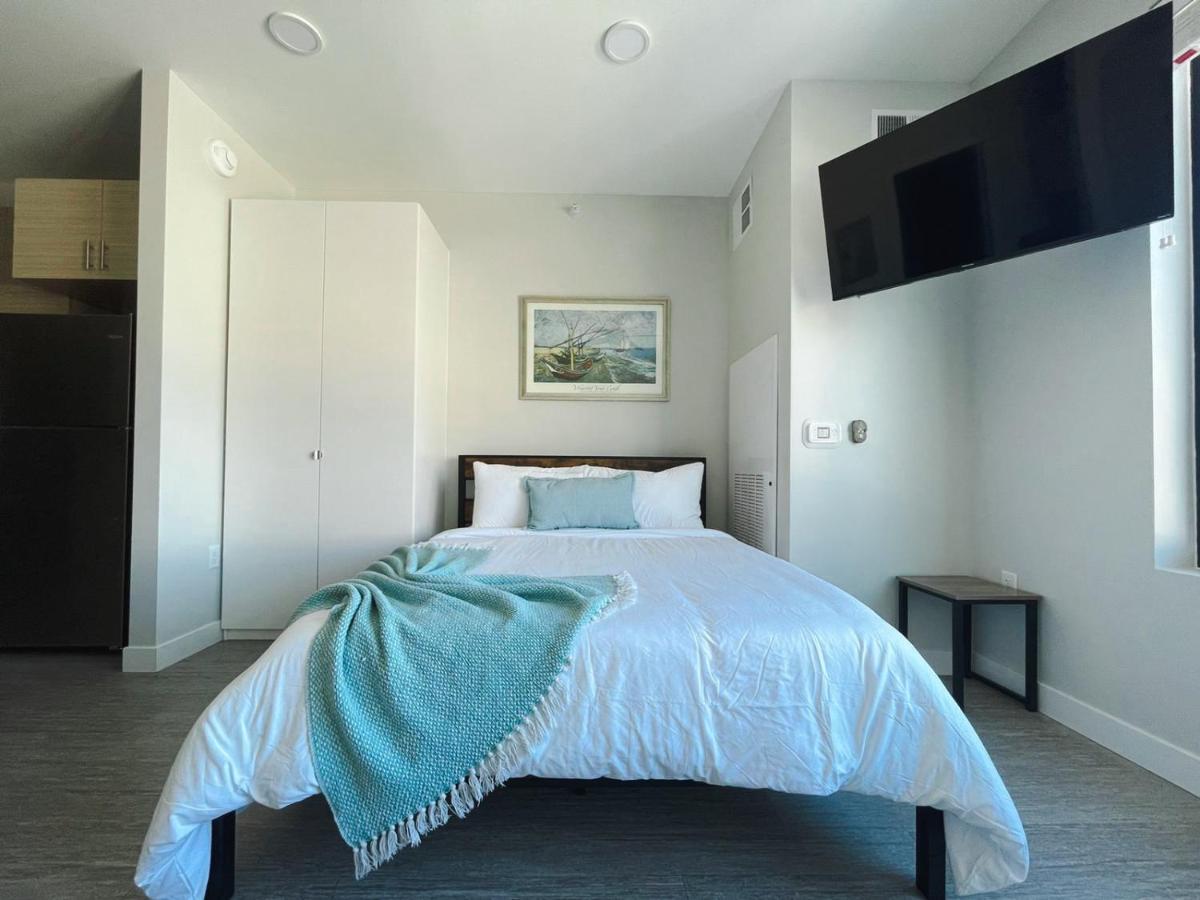 Sleepover Studio Apartments Дес Мойнс Екстериор снимка