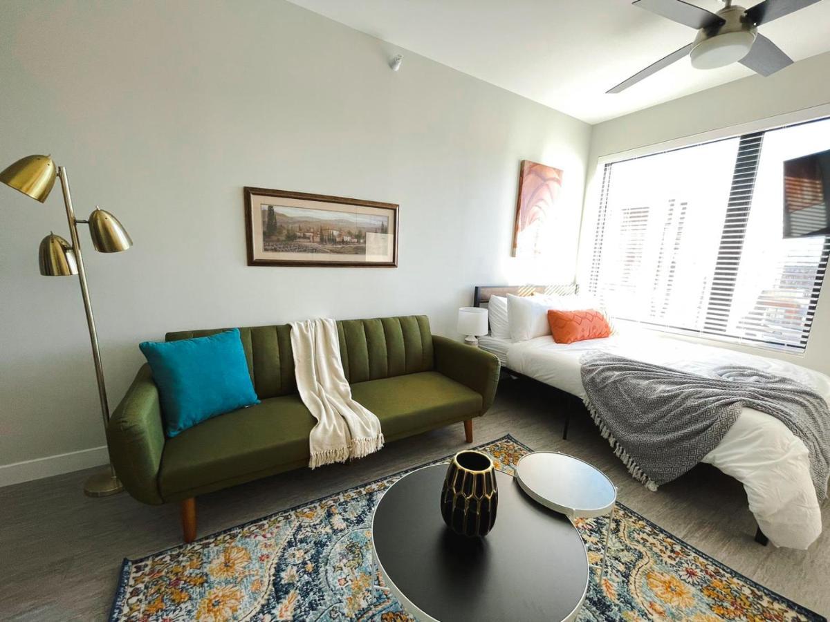 Sleepover Studio Apartments Дес Мойнс Екстериор снимка
