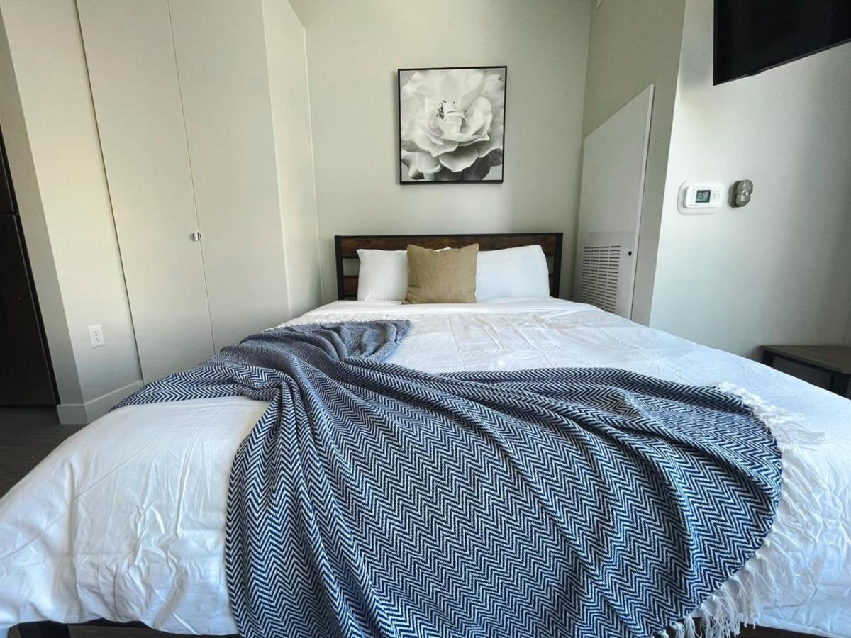 Sleepover Studio Apartments Дес Мойнс Екстериор снимка