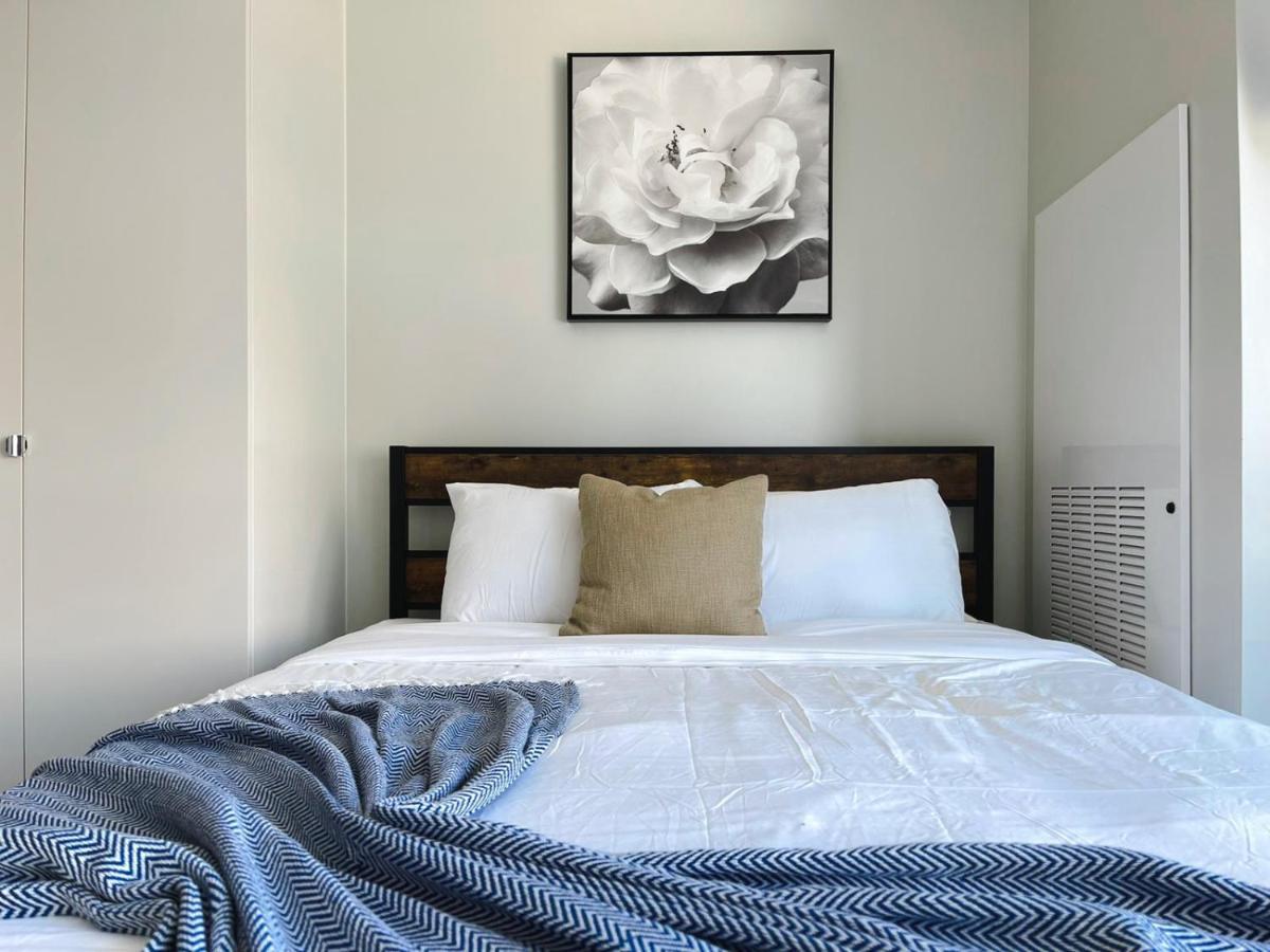 Sleepover Studio Apartments Дес Мойнс Екстериор снимка