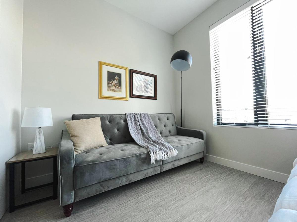 Sleepover Studio Apartments Дес Мойнс Екстериор снимка