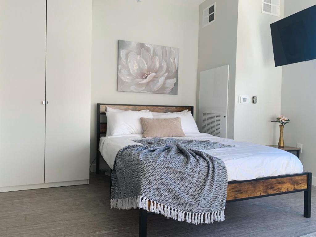 Sleepover Studio Apartments Дес Мойнс Екстериор снимка