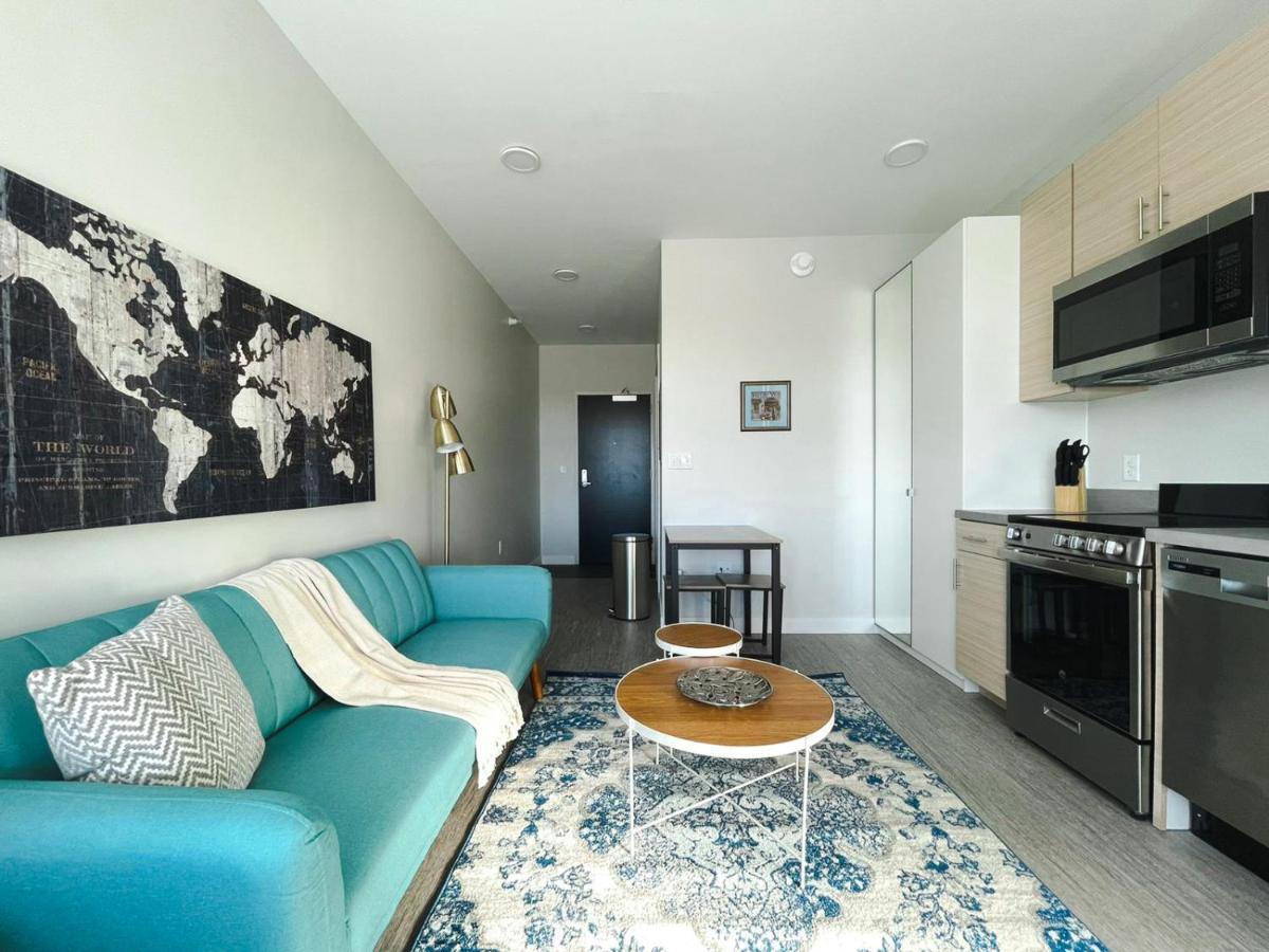 Sleepover Studio Apartments Дес Мойнс Екстериор снимка