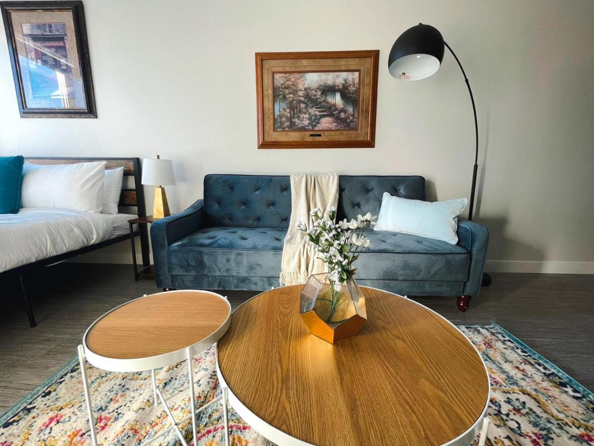 Sleepover Studio Apartments Дес Мойнс Екстериор снимка