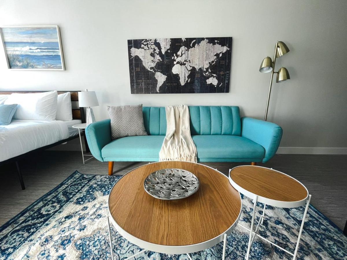 Sleepover Studio Apartments Дес Мойнс Екстериор снимка
