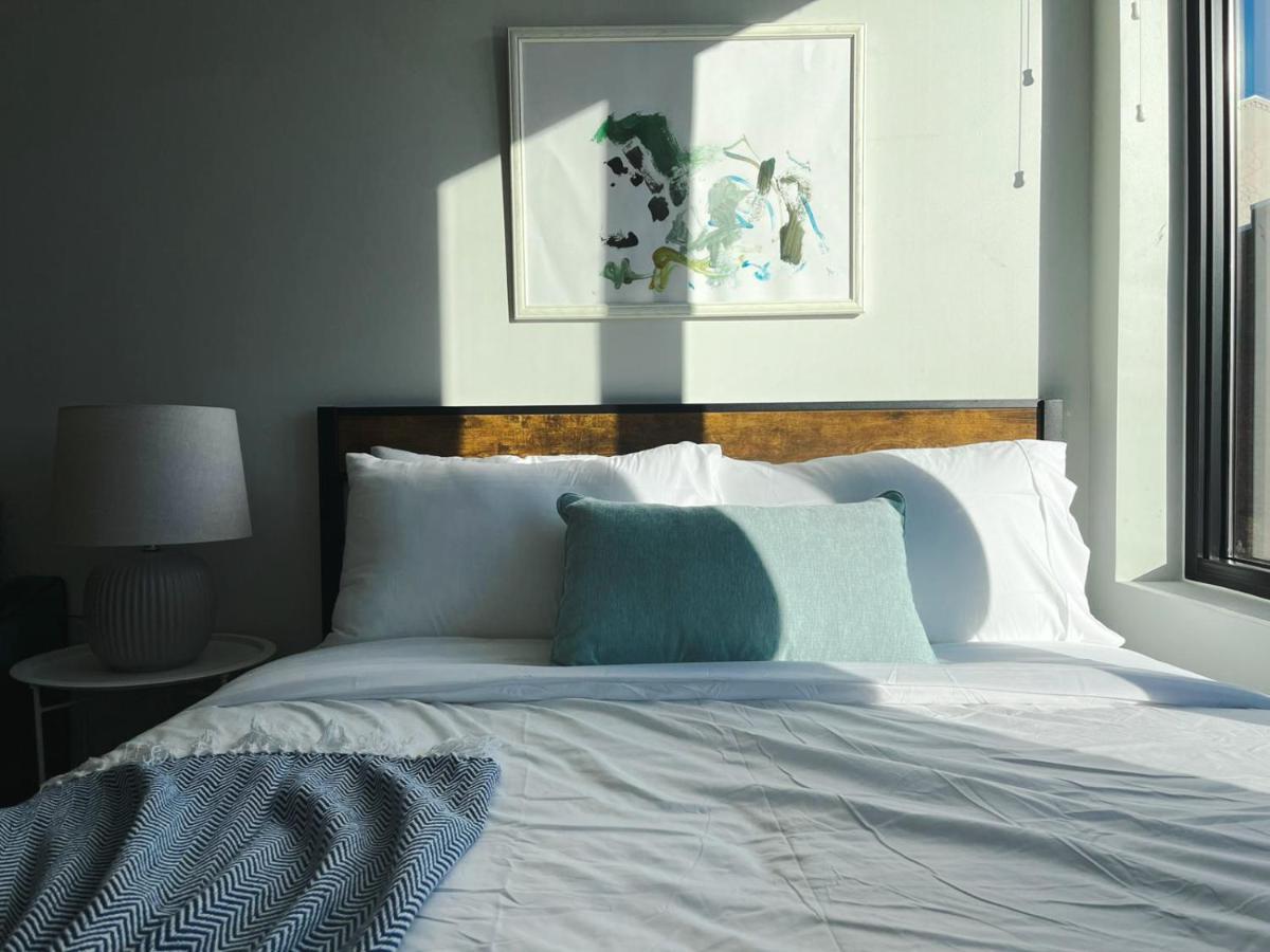 Sleepover Studio Apartments Дес Мойнс Екстериор снимка