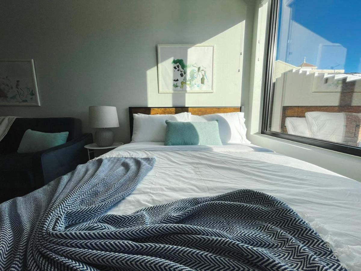 Sleepover Studio Apartments Дес Мойнс Екстериор снимка
